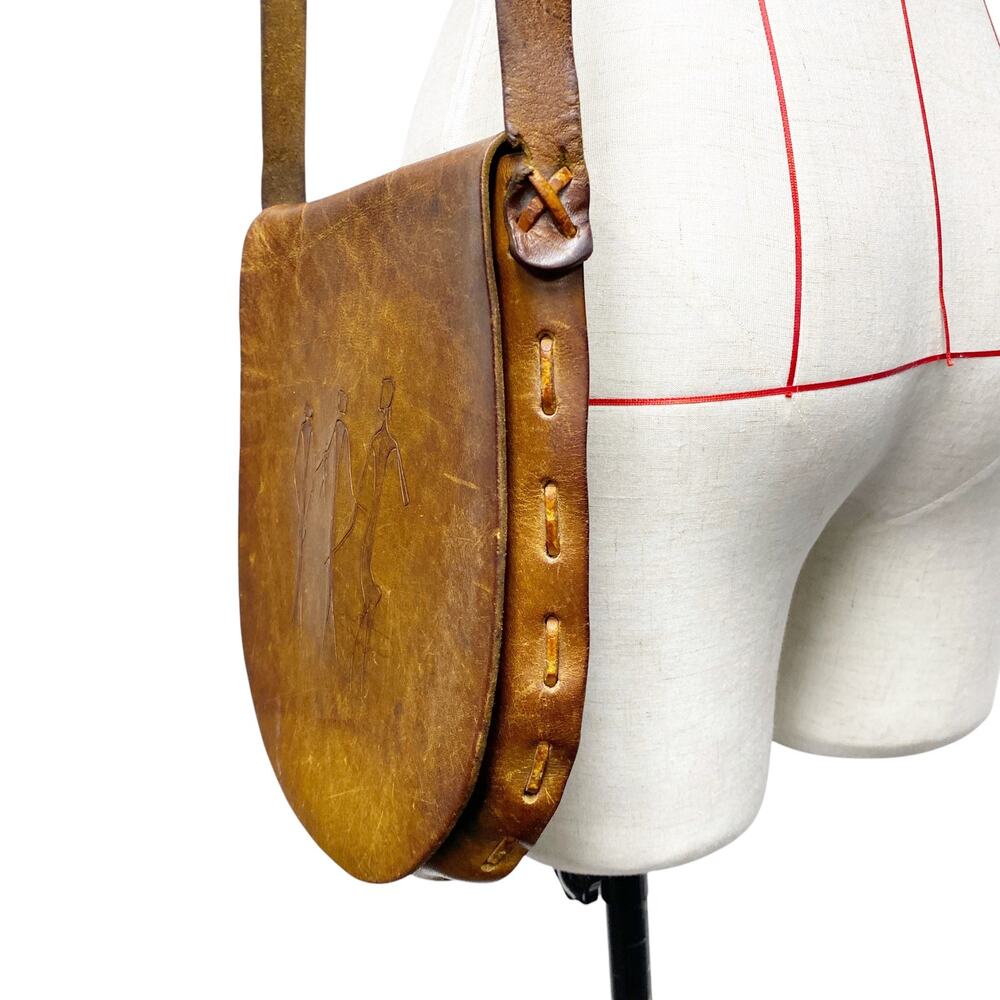Vintage Handmade Tooled Leather Figures Line Art Flap Saddle Bag - Picture 12 of 12